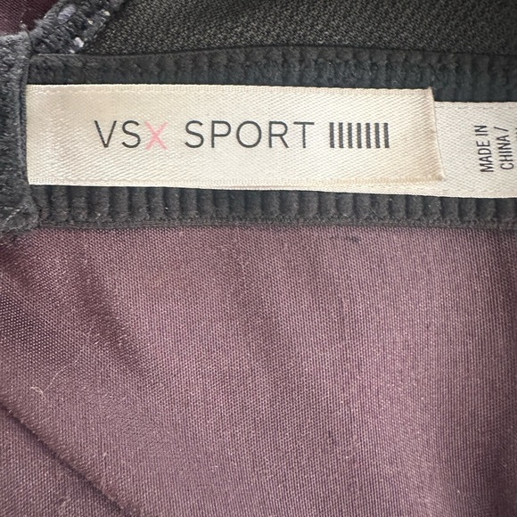 Victoria Sport VSX Logo Underwire Padded Sports Bra.  Size 32C - Picture 9 of 9